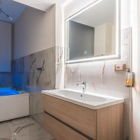 La Gigasuite - Design At Sea With & Pool Willa Tarent