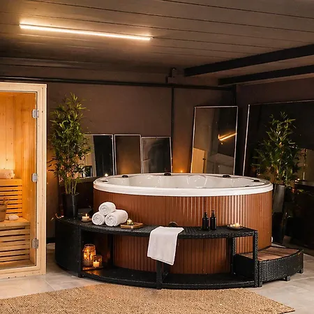 La Gigasuite - Design At Sea With & Pool Willa Tarent